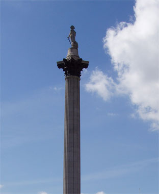 Statyn av Lord Nelson p Trafalgar Square i London